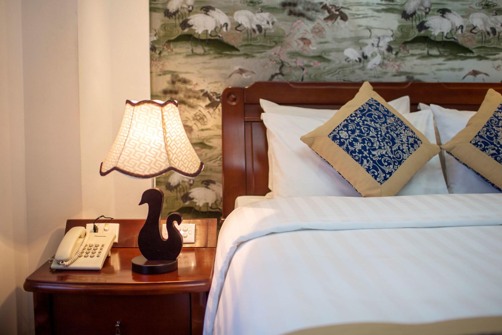 Lakeside Palace Hotel Hanoi Esterno foto